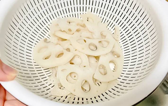 ゆでたレンコンと和えたのは…？　意外な食べ方に「夫の箸が止まらない」