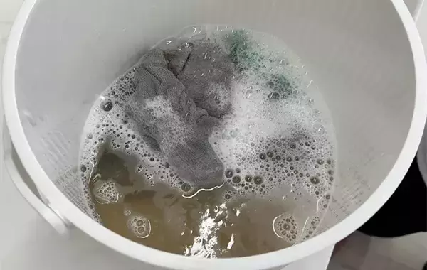 「10年モノのタオルは蘇る？　「もう捨てるしかない」と思った服の“復活洗濯”」の画像