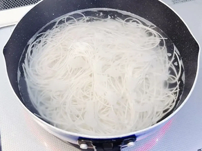 そうめんをゆでる時、『ポッカレモン100』を入れて！　食感の変化に「全然違う」