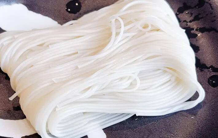そうめんをゆでるお湯に『1ml』入れてみて！　企業のワザに「食感が違う」「安いそうめんとは思えない！」