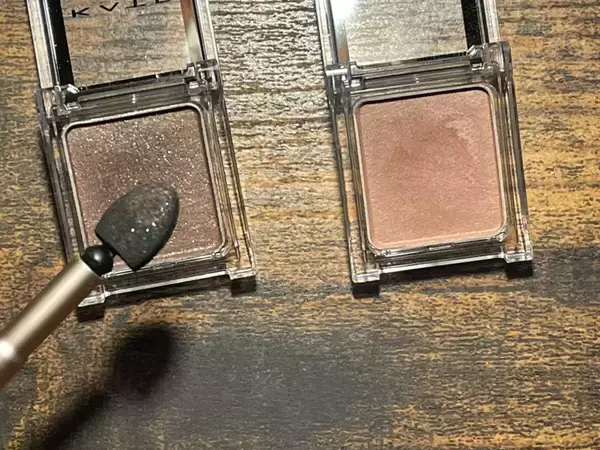 100円ショップで見つけたユニークなアイシャドウチップ　意外な構造に「楽しい！」「何度もやった」