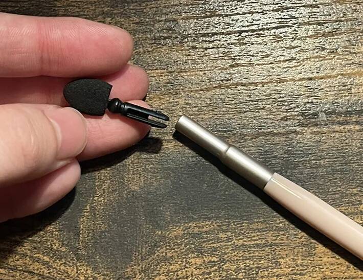 100円ショップで見つけたユニークなアイシャドウチップ　意外な構造に「楽しい！」「何度もやった」