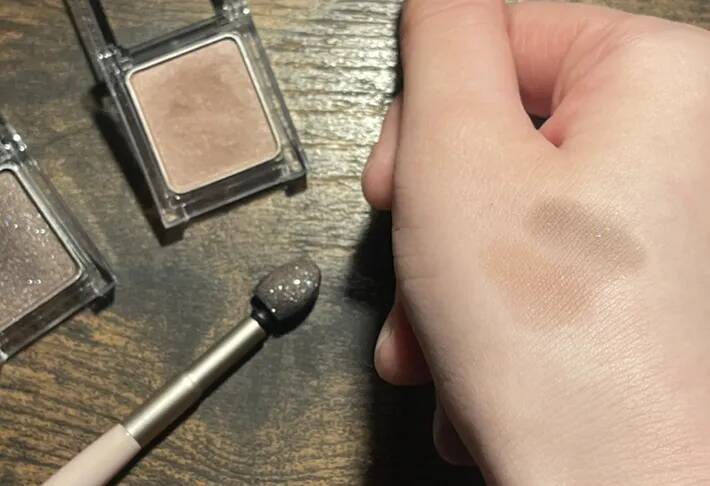 100円ショップで見つけたユニークなアイシャドウチップ　意外な構造に「楽しい！」「何度もやった」