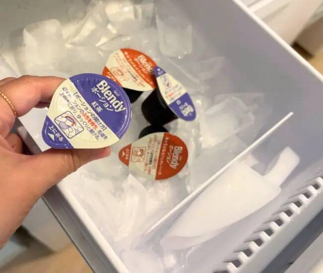 「凍らせてドリンクに入れるだけ」　氷の代わりに入れたモノに「最後までおいしい！」
