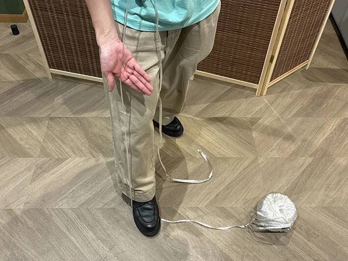 災害時に使えるビニール紐　ハサミを使わずに20秒で切れる方法が「簡単」