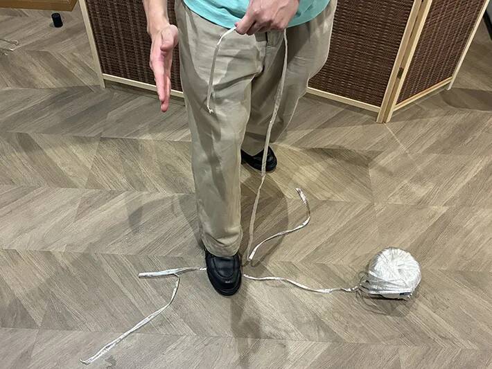 災害時に使えるビニール紐　ハサミを使わずに20秒で切れる方法が「簡単」