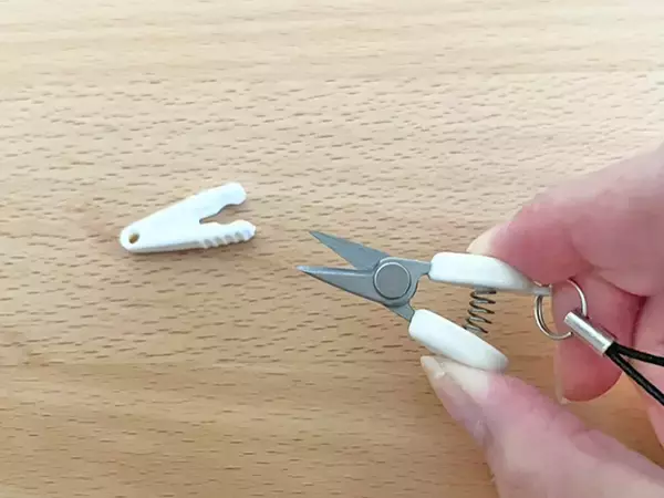 【100均グッズ】まさかこんなに出番が！　ダイソーのミニハサミは外出の必需品だった