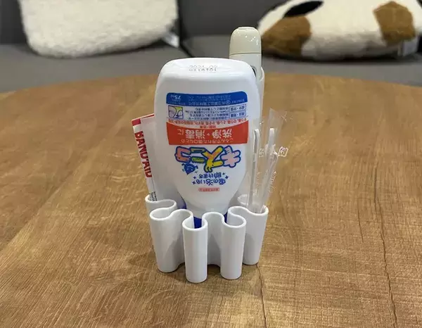 「110円で買った『ステーショナリースタンド』　じゃない使い方に「これは助かる」」の画像