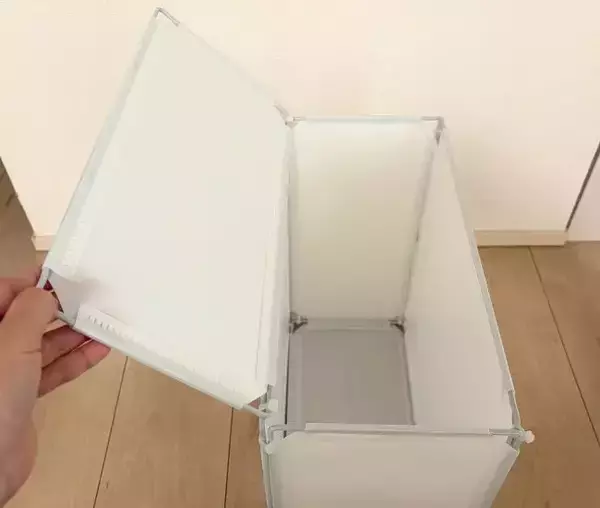 「タオルの山はダイソーの『パネル』にお任せ！　下から1枚ずつ引き出せる収納術とは」の画像