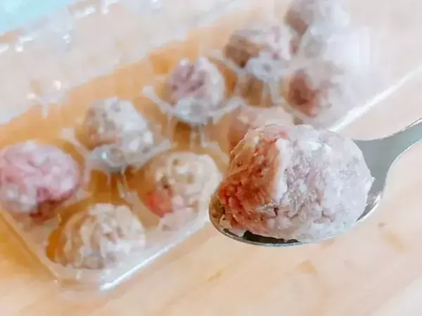 捨てないで！　卵パックを再利用したら…　料理の仕込みが一瞬で完成する！