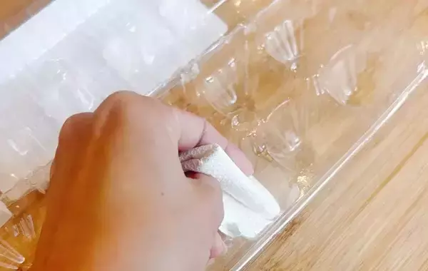 「捨てないで！　卵パックを再利用したら…　料理の仕込みが一瞬で完成する！」の画像