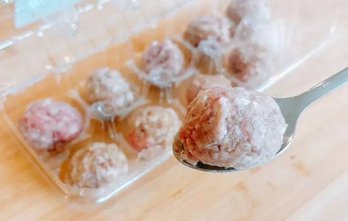 捨てないで！　卵パックを再利用したら…　料理の仕込みが一瞬で完成する！