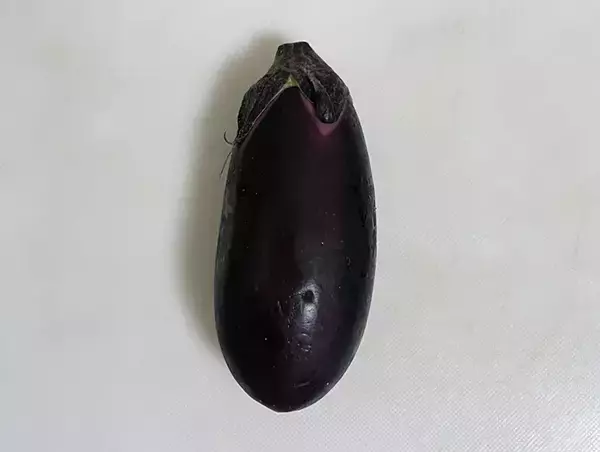 「「そうめんみたい」「つるんとしてる」　ナスを千切りにしてゆでた結果が、こちら」の画像