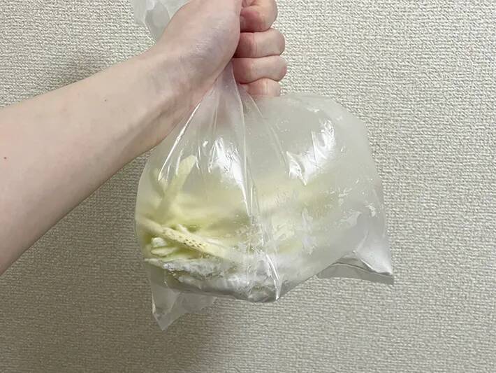 「そうめんみたい」「つるんとしてる」　ナスを千切りにしてゆでた結果が、こちら