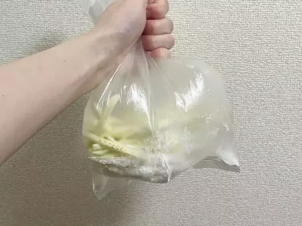 「「そうめんみたい」「つるんとしてる」　ナスを千切りにしてゆでた結果が、こちら」の画像