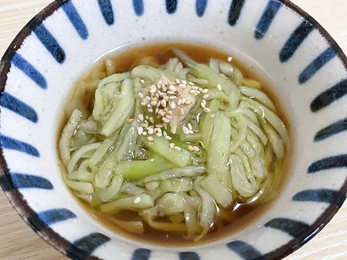 「そうめんみたい」「つるんとしてる」　ナスを千切りにしてゆでた結果が、こちら