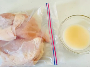 鶏むね肉が変わる『大さじ3杯』　味つけに10分漬けると「全然パサつかない」
