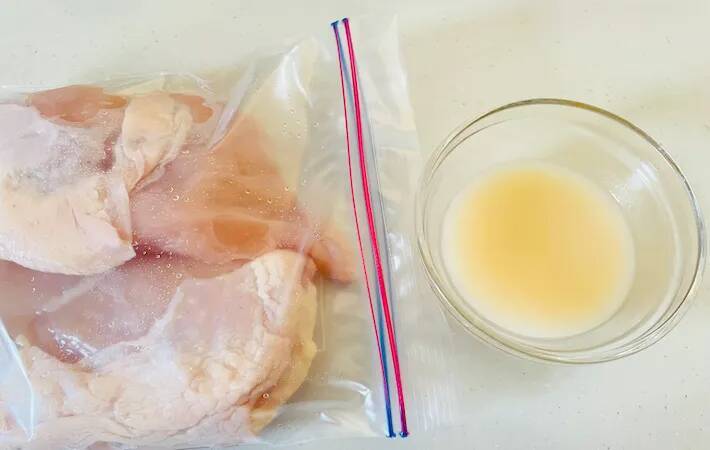 鶏むね肉が変わる『大さじ3杯』　味つけに10分漬けると「全然パサつかない」