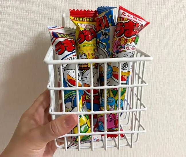 『ワイヤーネットかご』を深さ別に使い分け　お菓子収納に110円アイテムを活用した結果？