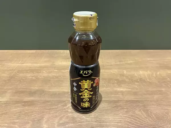 「タレの中栓を『ななめ45度』で引くと？　エバラが勧める開け方を試してみた」の画像