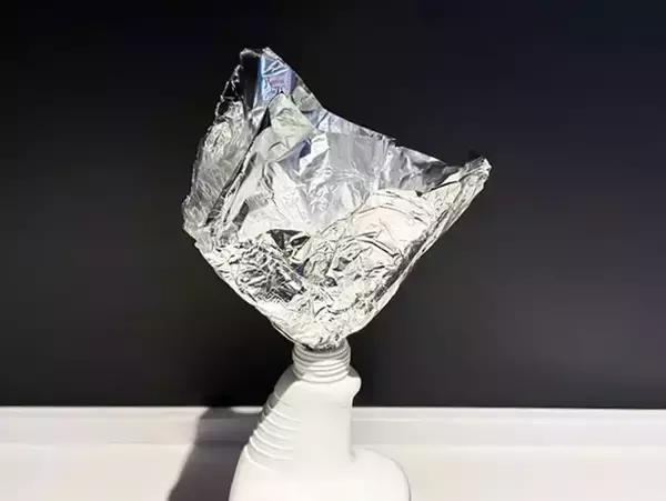 「アルミホイルを2回折りたたむと…　詰め替えがラクになる『1分ワザ』」の画像