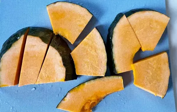 「煮物ばっかりだと飽きる…　カボチャを使ったまさかのレシピが「おもてなしにもよさそう」」の画像