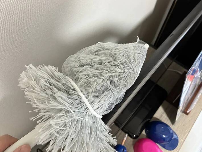 水切りネットをモップにかぶせて…　掃除で使ってみたら「予想以上に便利！」