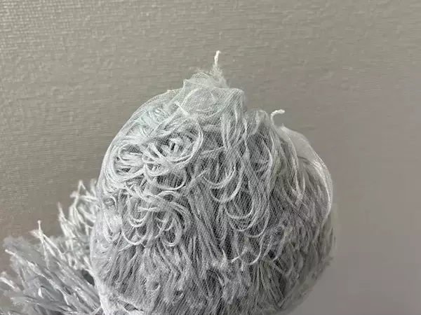 「水切りネットをモップにかぶせて…　掃除で使ってみたら「予想以上に便利！」」の画像