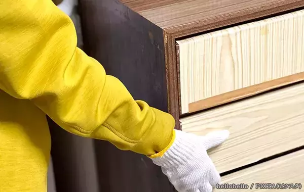 「道端に捨てられた『オシャレな家具』勝手に持ち帰ってもいい？　弁護士の回答に驚き」の画像