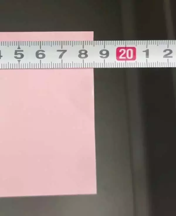 「クリアファイルに付箋を入れて…　できたものに「一石二鳥ですね！」」の画像