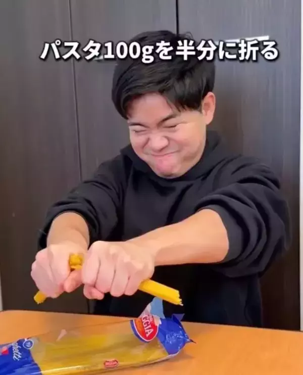 「半分に折ってレンジへ！　パスタの新しい使い道に「目からウロコ」「無限にいける」」の画像