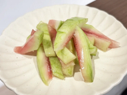 スイカを食べたら『皮』は取っておいて！　ジッパー袋に入れて30分後…「夏にぴったり」「もう捨てない！」