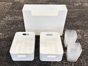ダイソーで見つけた『白い箱』を使って収納棚を30秒DIY！　「めっちゃ整理できる」「小物がごちゃつかない」