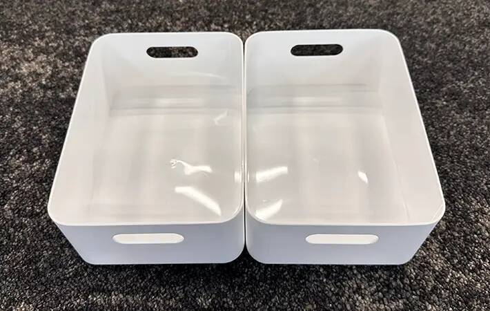 ダイソーで見つけた『白い箱』を使って収納棚を30秒DIY！　「めっちゃ整理できる」「小物がごちゃつかない」