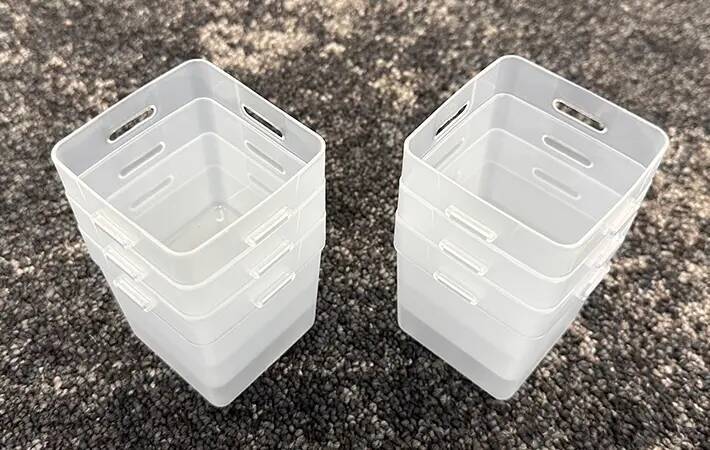 ダイソーで見つけた『白い箱』を使って収納棚を30秒DIY！　「めっちゃ整理できる」「小物がごちゃつかない」