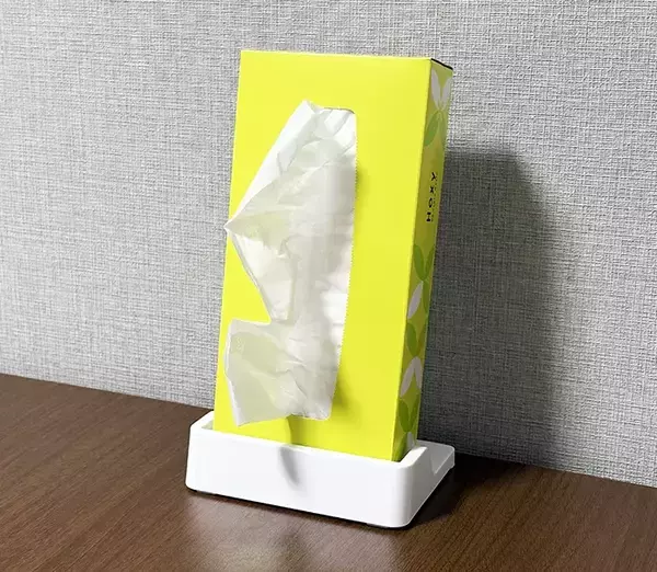 「ティッシュ、どうやって置いてる？　革命的な100均アイテムに「超便利」「もう1個買う」」の画像