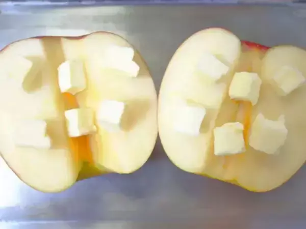 焼いてのせるだけ！　子供が驚く『りんごのおやつ』の作り方