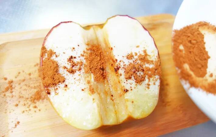 焼いてのせるだけ！　子供が驚く『りんごのおやつ』の作り方