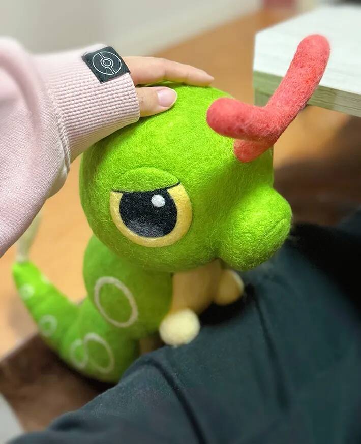 羊毛フェルトでキャタピーを作ったら？　リアルすぎる姿に「すっご」「実在してるみたい」
