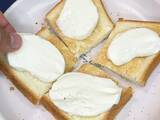 「食パン×チーズの上にのせたのは？　夏にぴったり簡単トースト【レシピ】」の画像1