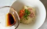 「丼ぶりに盛ったそうめんに『醤油とごま油のタレ』をかけるだけ　【ランチにぴったり】」の画像4