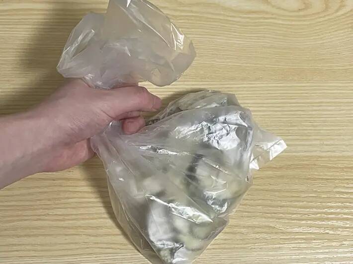 ナスを薄切りして…　15分でできる『パリパリ』おやつに「塩だけでおいしい」「サラダのトッピングにも」