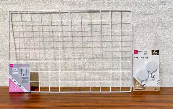 「ワイヤーネットに掛けるだけ！　狭いキッチンが快適になる「ワイヤーネットラック」活用法【ダイソー取材】」の画像