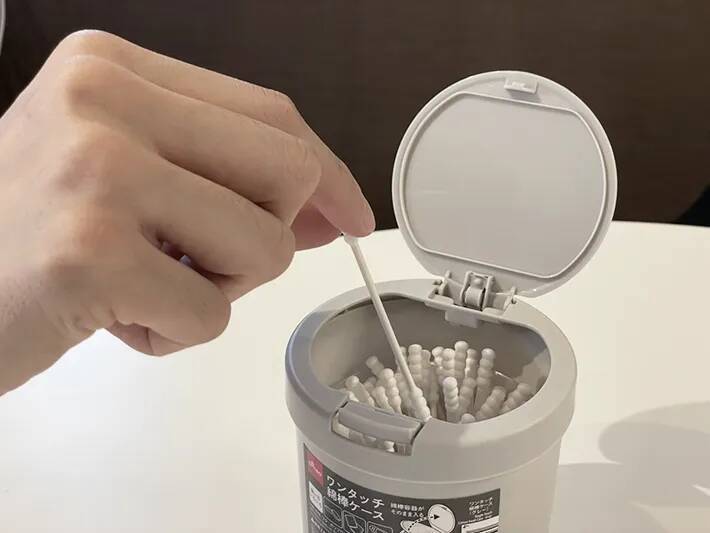 ダイソーの『綿棒ケース』綿棒は入れずに…　活用方法に「何個でも買いたい」
