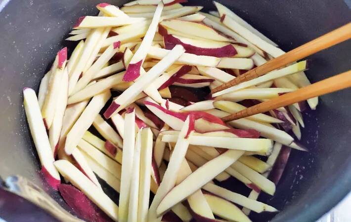 バター醤油が食欲をそそる！　サツマイモのきんぴらがたまらない【作り置きレシピ】