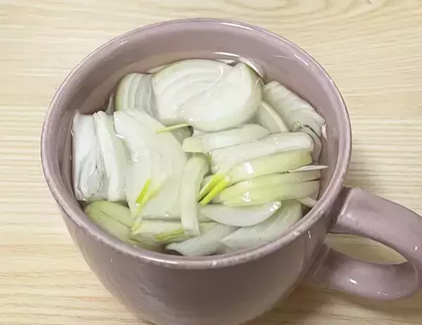 「1番おいしい『タマネギの辛味抜き』はどれ？　3種類を比較して検証すると…」の画像