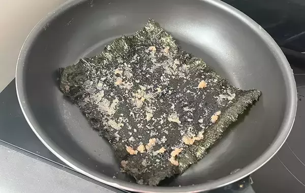 「海苔に『1本分』塗ってみて！　夫が絶賛した弁当おかずに「翌日も作った」「ご飯泥棒」【5分レシピ】」の画像