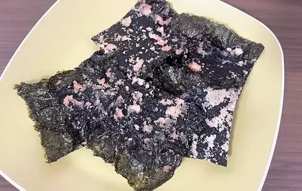 「海苔に『1本分』塗ってみて！　夫が絶賛した弁当おかずに「翌日も作った」「ご飯泥棒」【5分レシピ】」の画像
