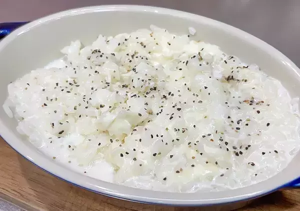 「ご飯に『1本』混ぜてみて！　レンチン1分半で「食欲そそられる一皿」が完成」の画像