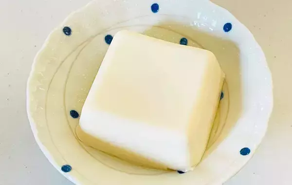 「豆腐に『大さじ1杯』かけるだけ　冷奴のタレに「思いつかなかった」「また作って」」の画像